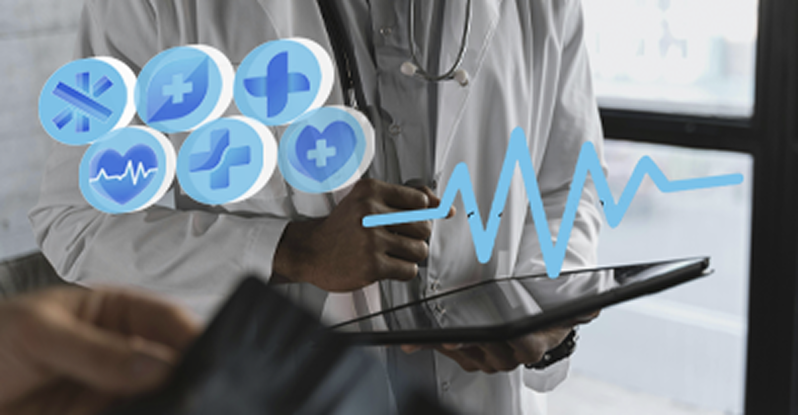 Fotografia de um profissional da saúde utilizando um tablet, sobreposta por elementos gráficos referentes à área da saúde.